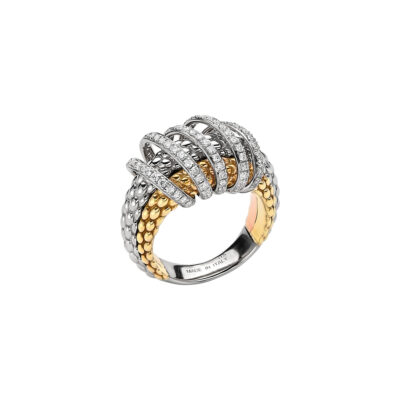 Ring mit Diamanten ausgefaßt